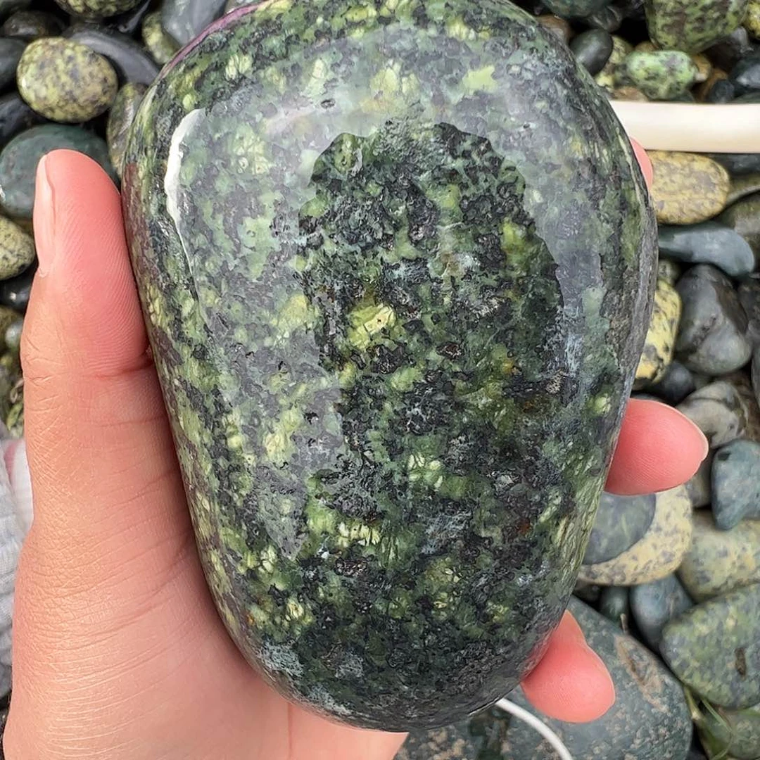 蛇纹石玉未镶嵌珠宝奇石清*