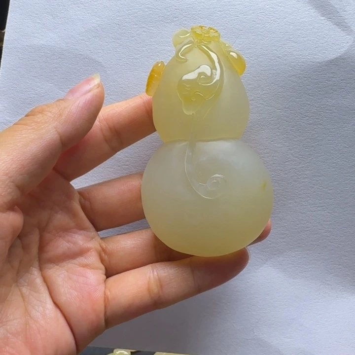 未镶嵌石英质玉（黄龙玉）手镯