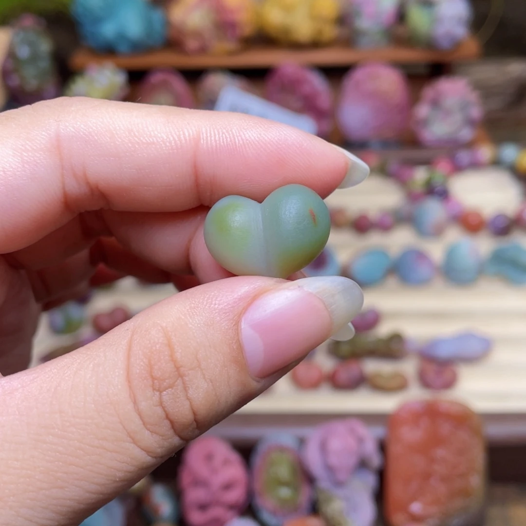 徐***姐玛瑙/玉髓未镶嵌珠宝半成品盐源玛瑙高品屁桃