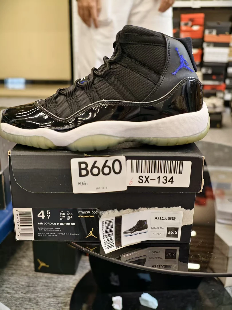 Nike  aj11大灌篮  全新原盒  36.5码  11月27  gui  B660