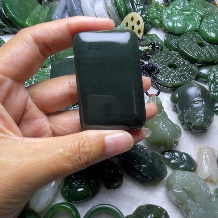 奇***和田玉未镶嵌颈饰