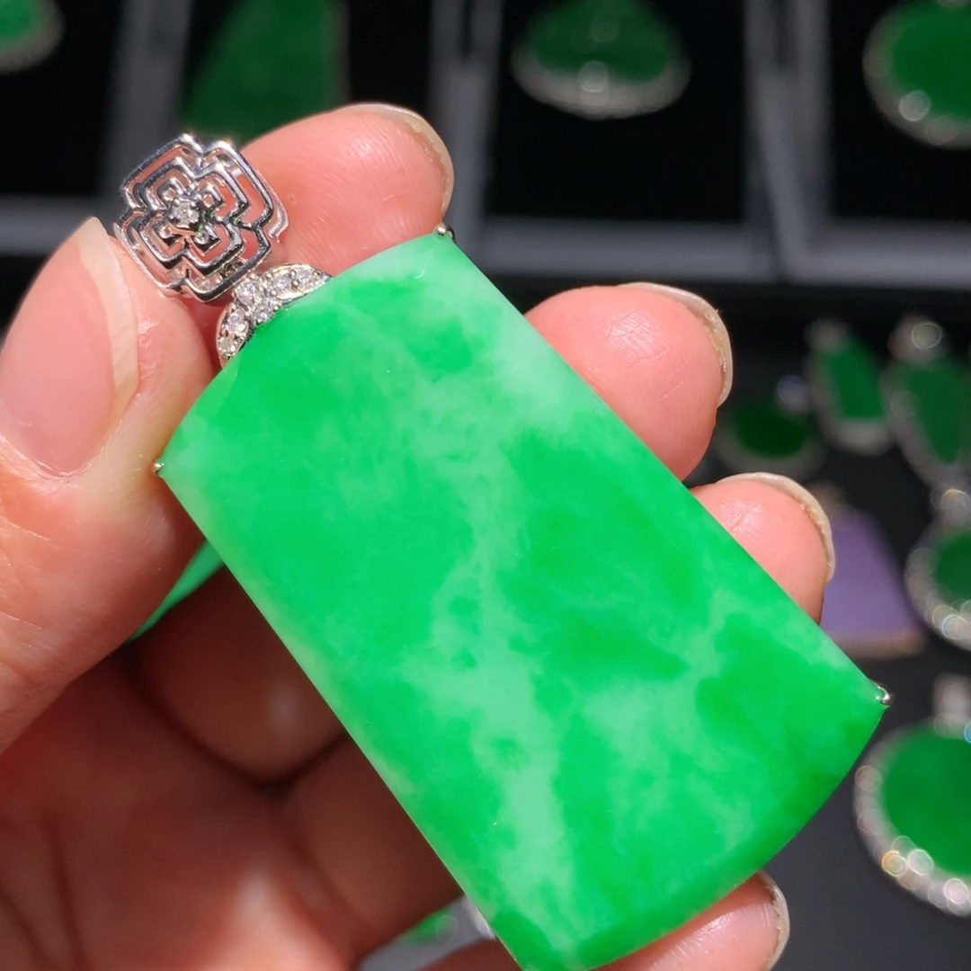 翡翠颈饰18K金镶嵌翡翠