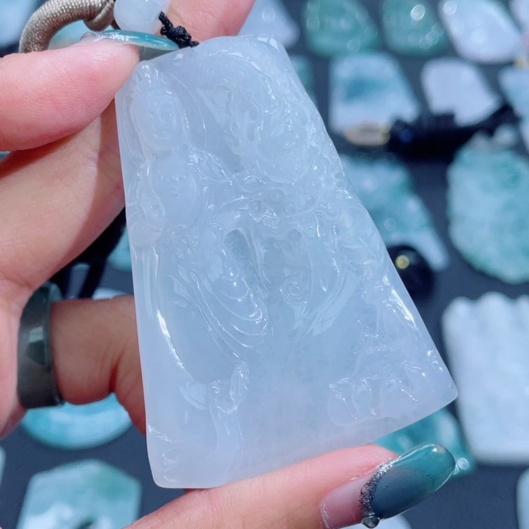 翡翠未镶嵌颈饰御龙观音