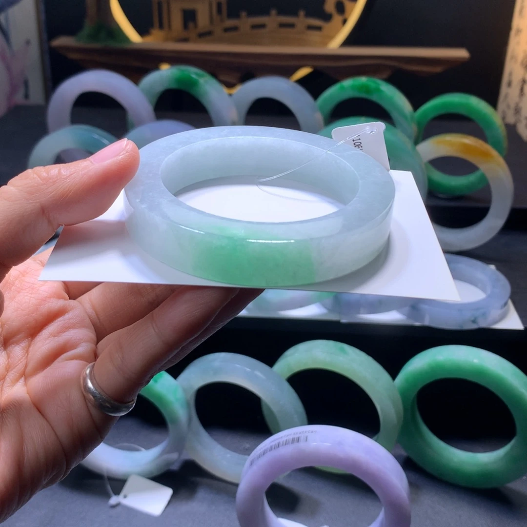 定制翡翠未镶嵌翡翠手镯