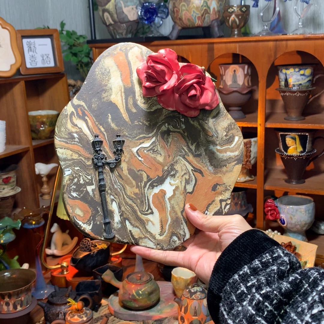 陶｜开在路灯旁的玫瑰盘