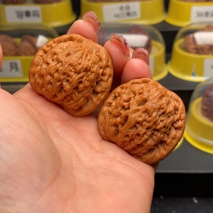 41金公子文玩核桃把件