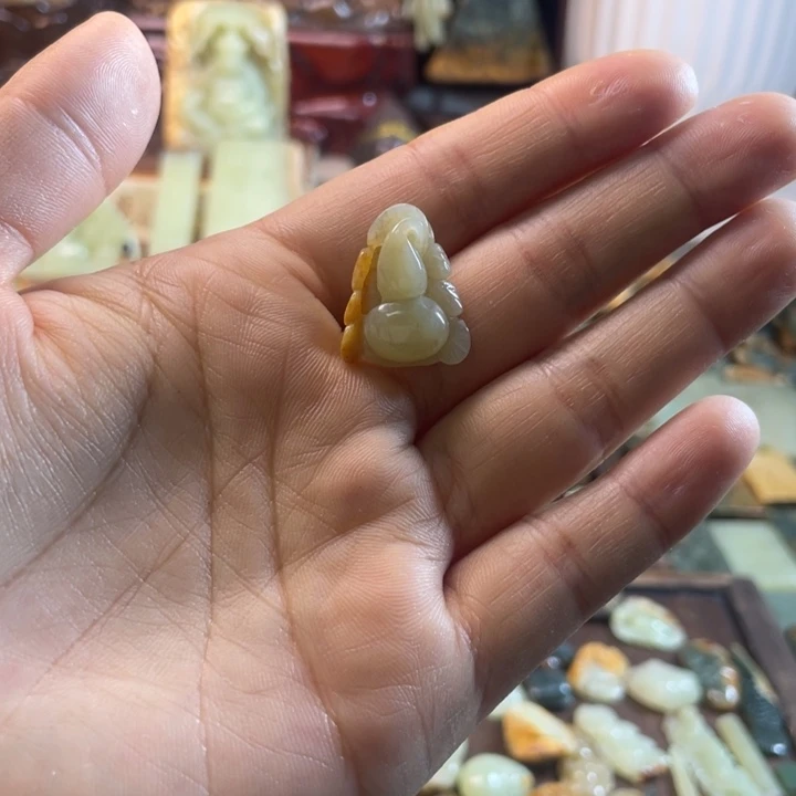 无***敌岫岩河磨玉（透闪石质玉）未镶嵌颈饰