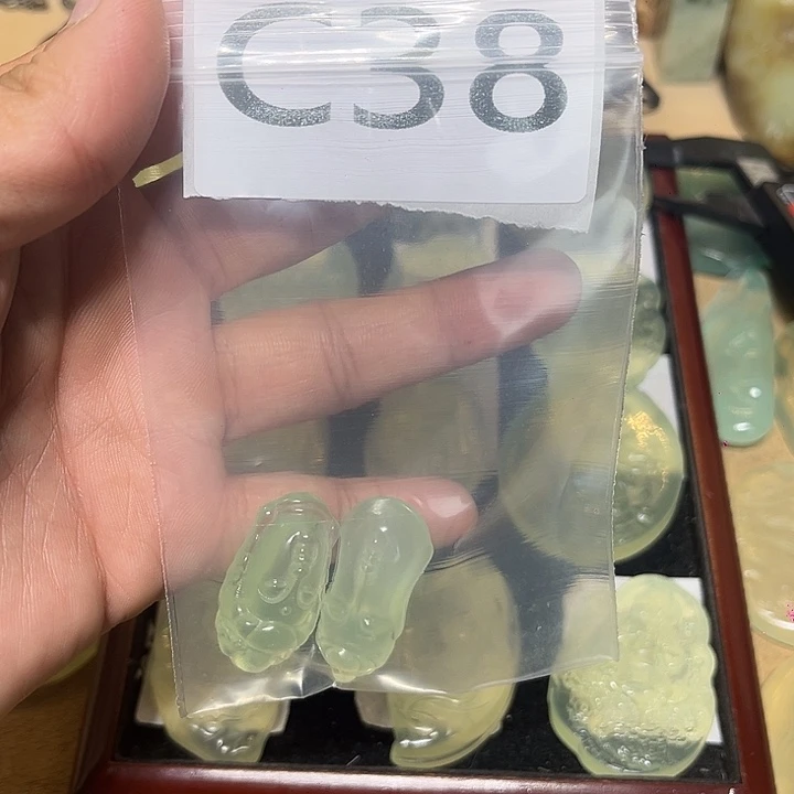 未镶嵌蛇纹石玉颈饰