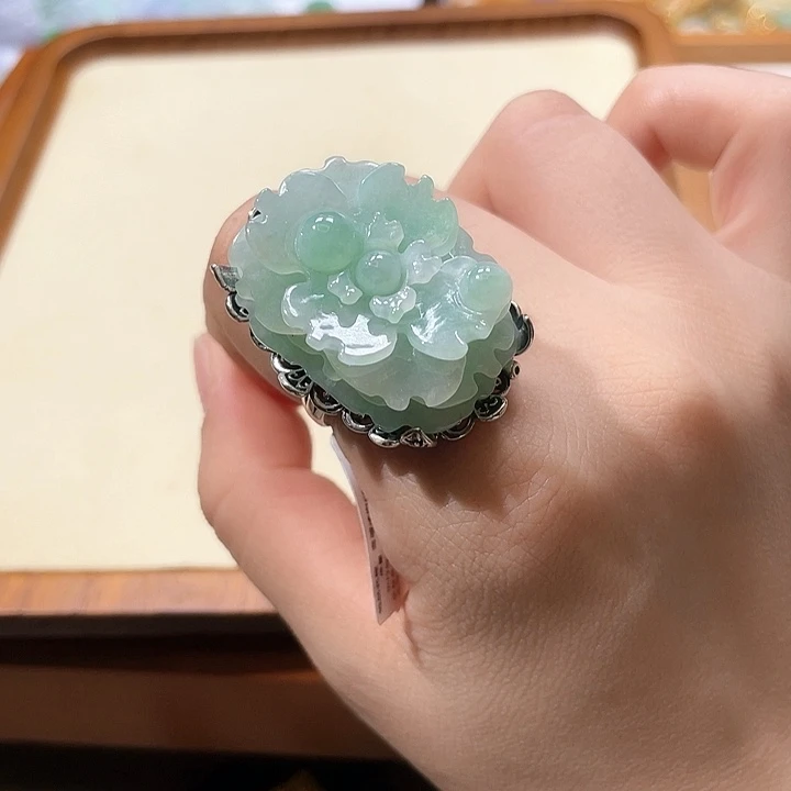 翡翠戒指银S925镶嵌翡翠戒指