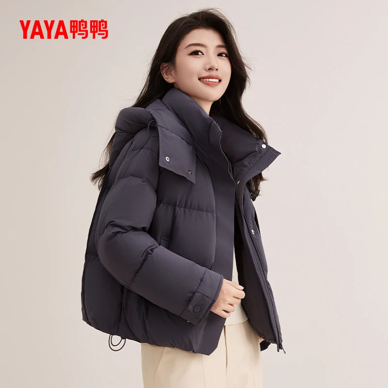 YAYA/鸭鸭羽绒服女2025冬季短款宽松纯色时尚连帽保暖鸭绒外套