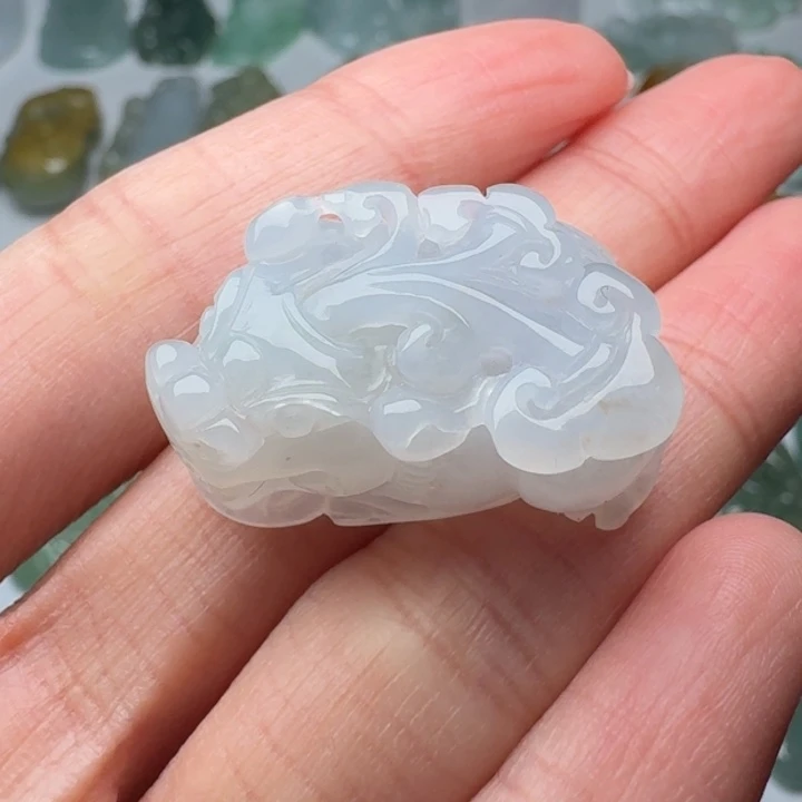 翡翠未镶嵌颈饰貔貅