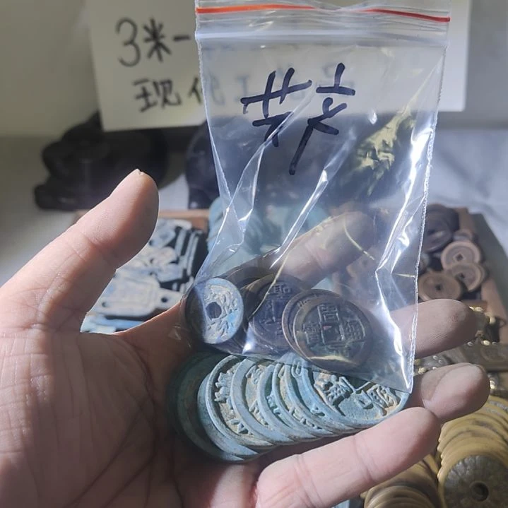 共***人现代工艺品现代工艺品