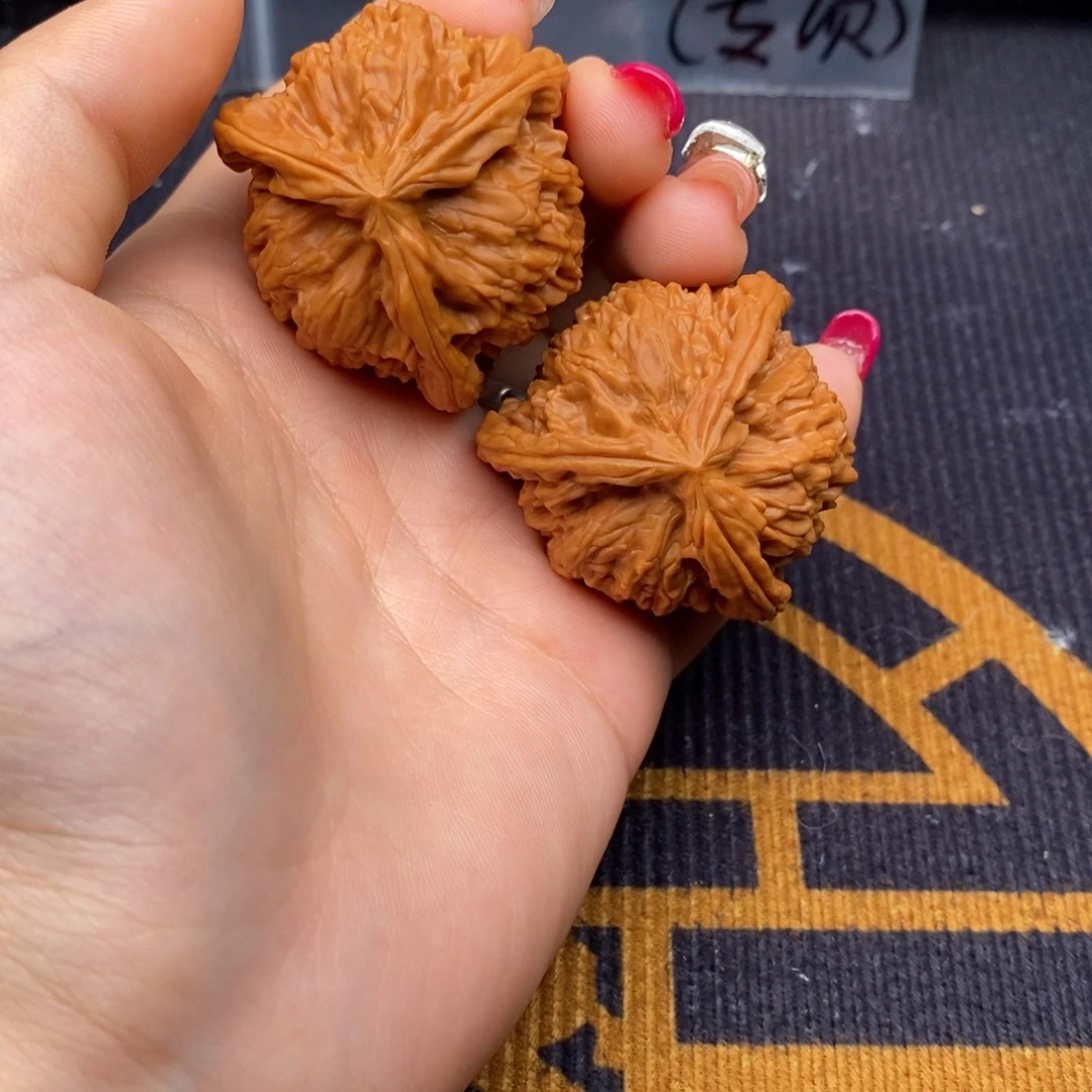 H***8文玩核桃把件白狮子