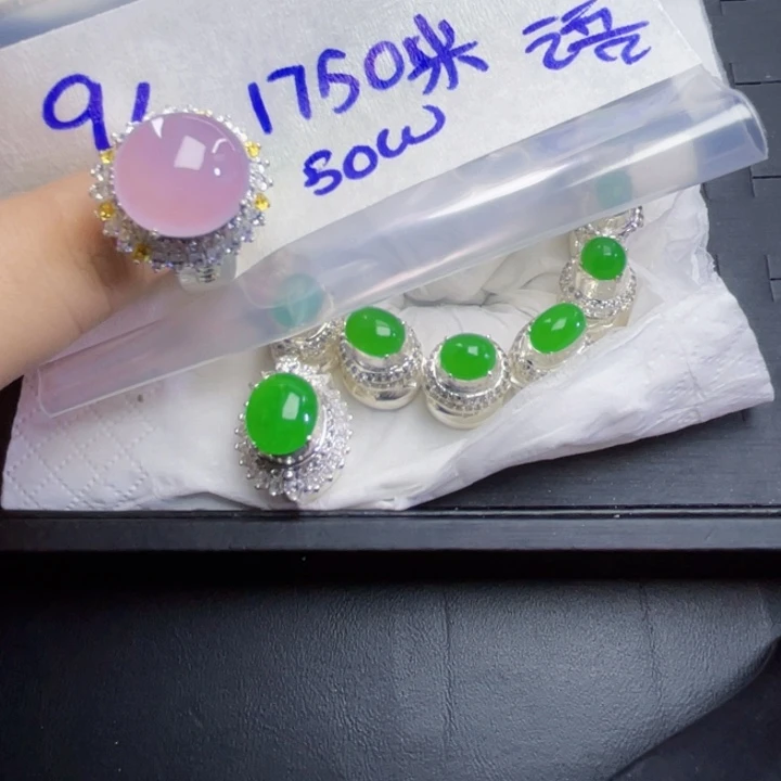 楚***城未镶嵌定制翡翠8888888