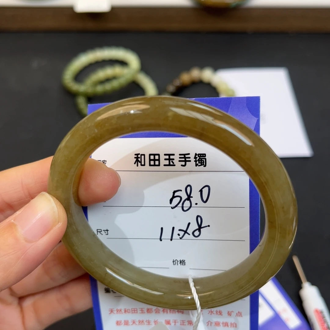 和田玉未镶嵌手镯
