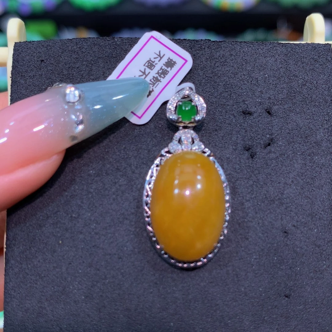 翡翠18K金镶嵌颈饰翡翠