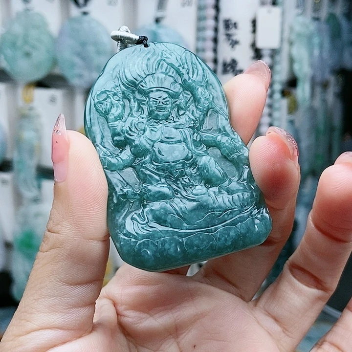 颈饰足铂镶嵌翡翠翡翠