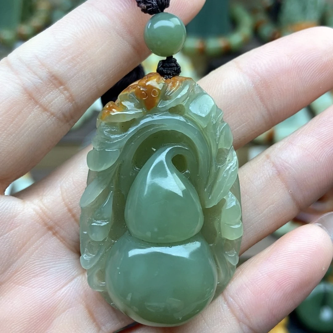 透闪石质玉未镶嵌颈饰