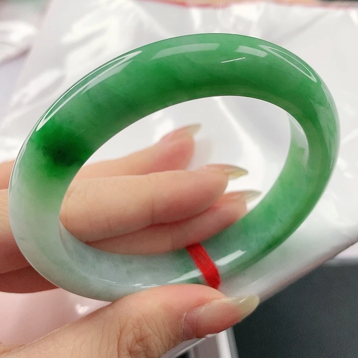 未镶嵌手镯翡翠，895