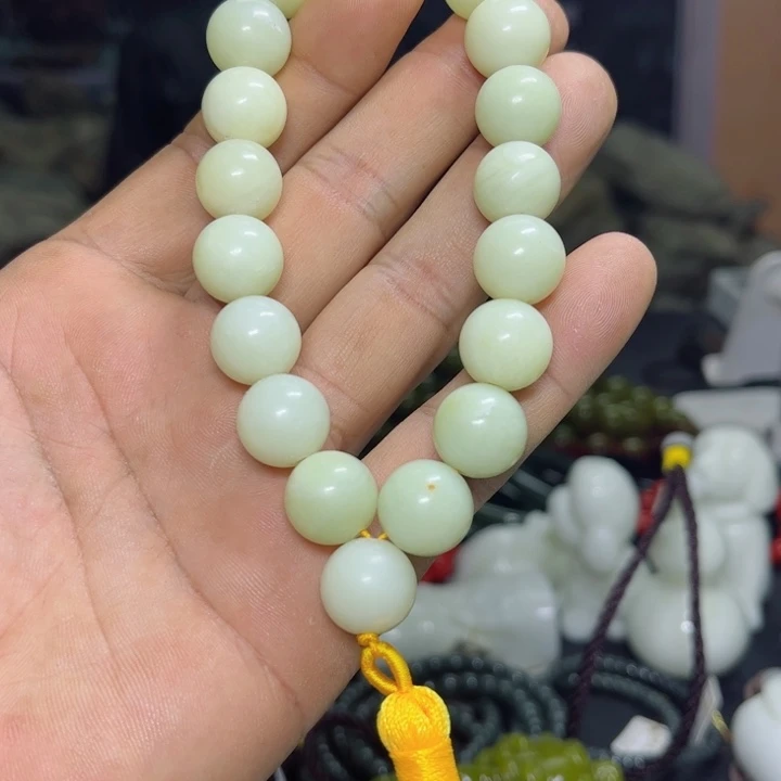 蛇纹石玉项链未镶嵌女****族