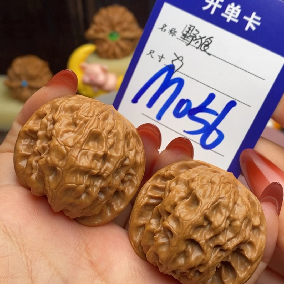 文玩核桃吊坠野狼
