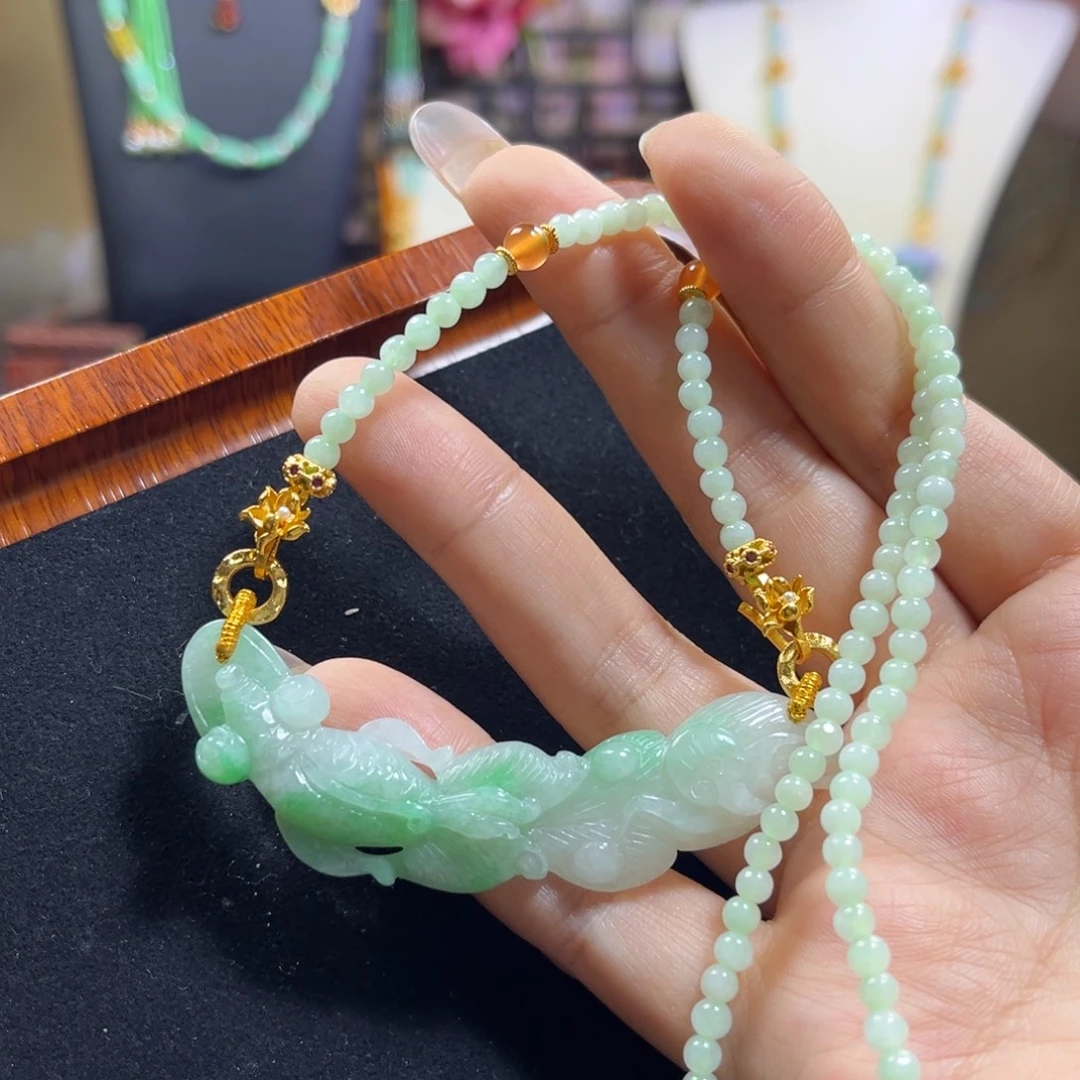 翡翠未镶嵌毛衣链冰绿鱼