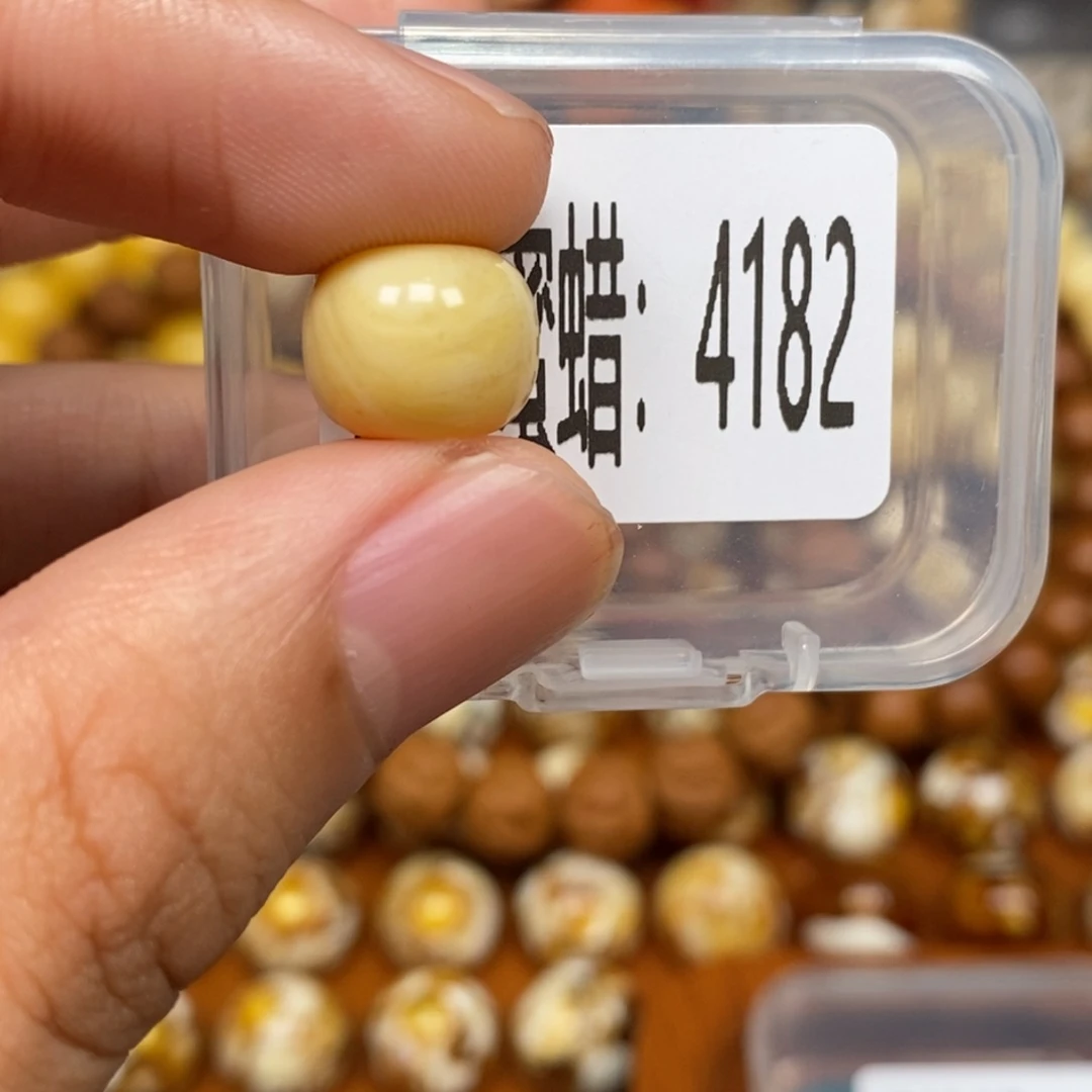 粥***.蜜蜡未镶嵌珠宝奇石4182