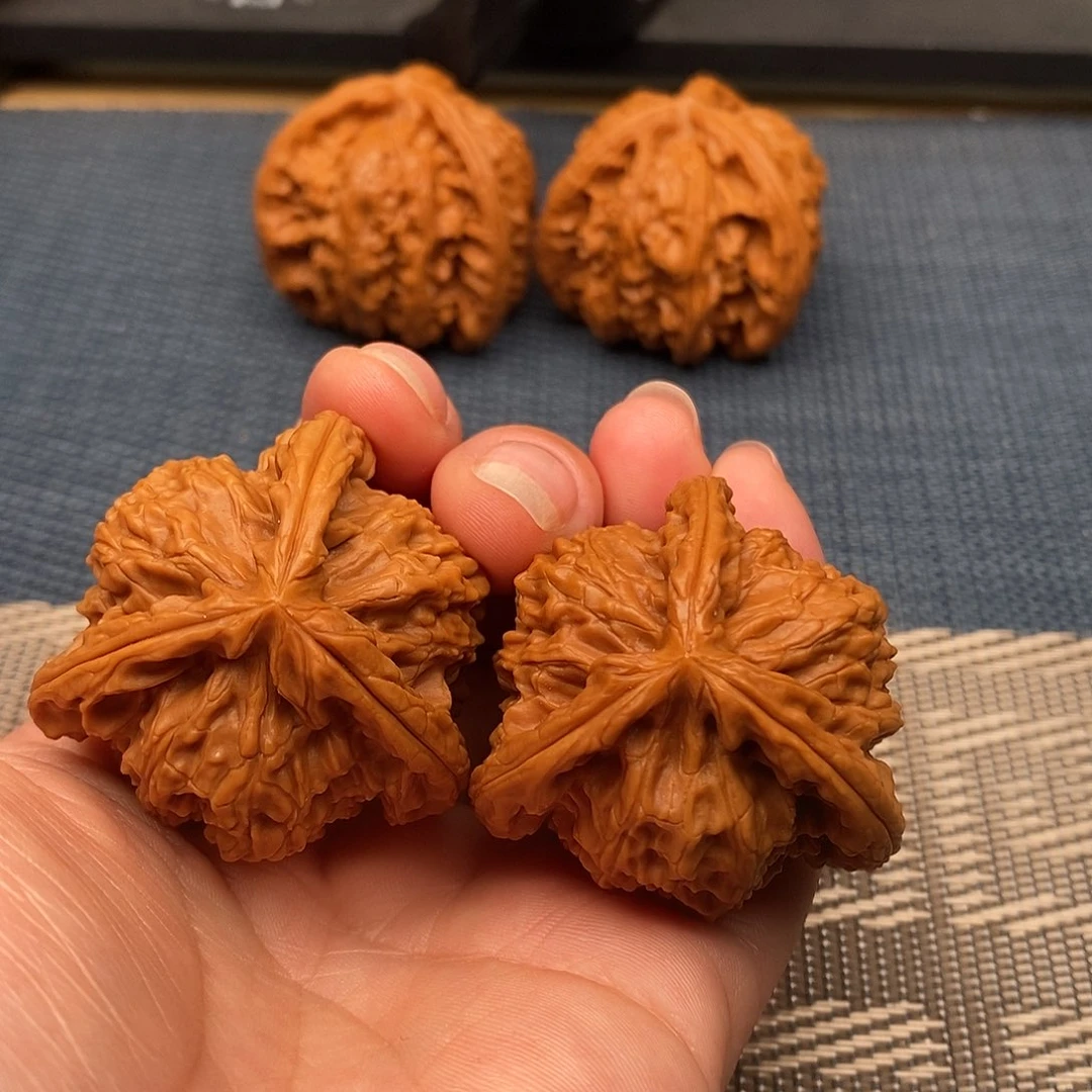 w***e文玩核桃吊坠三棱