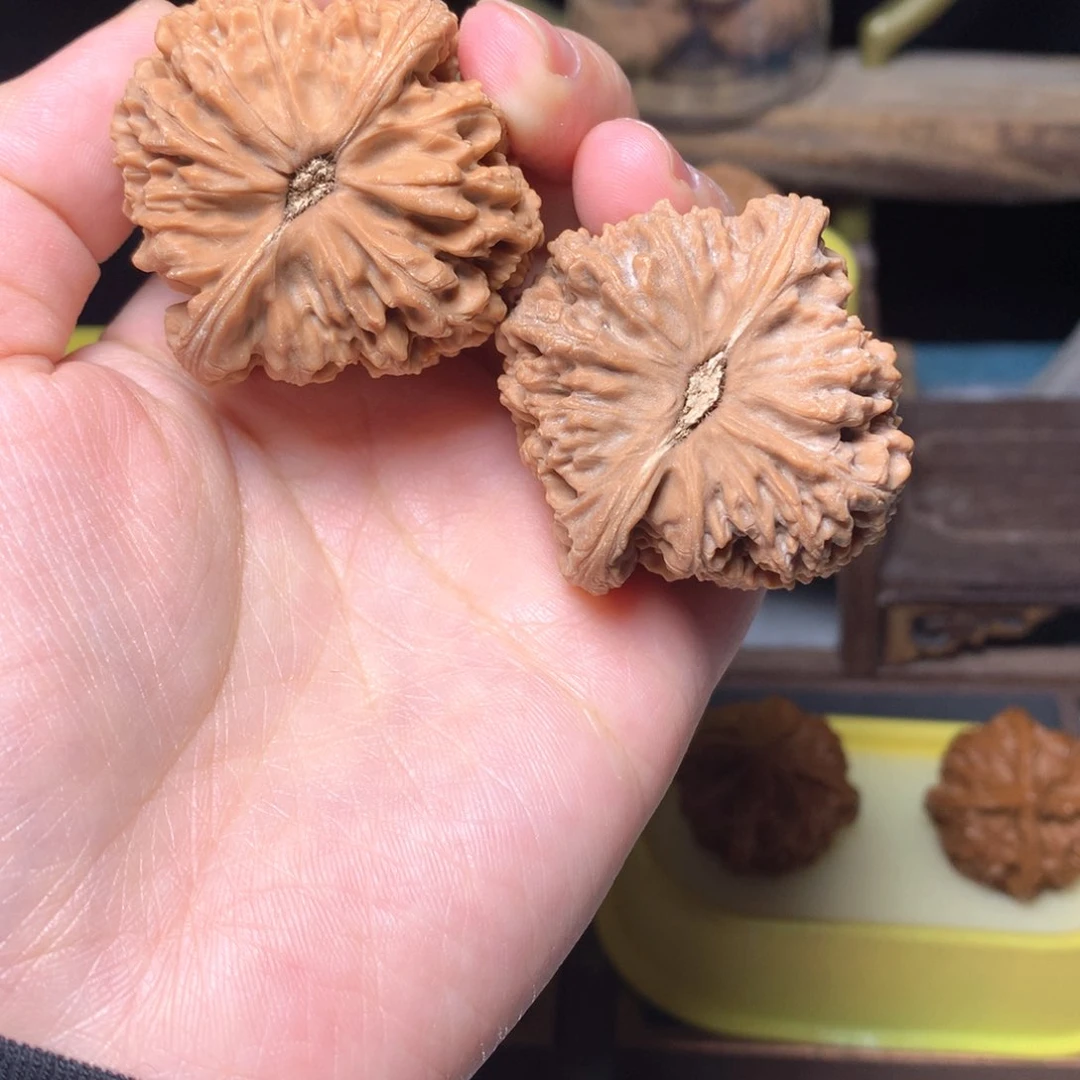 文玩核桃把件高**水南疆石