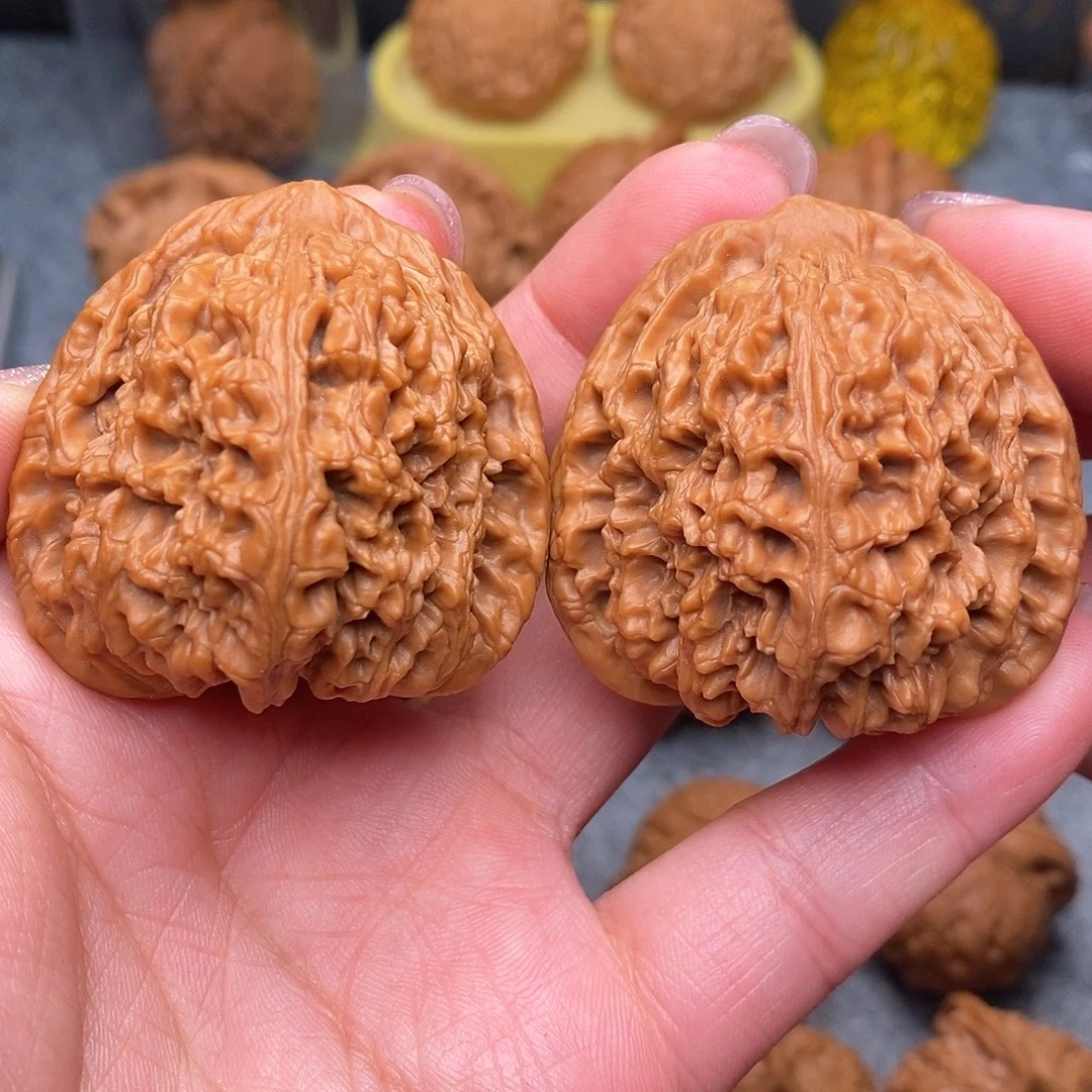 文玩核桃把件毕业南疆红皮满肉44全