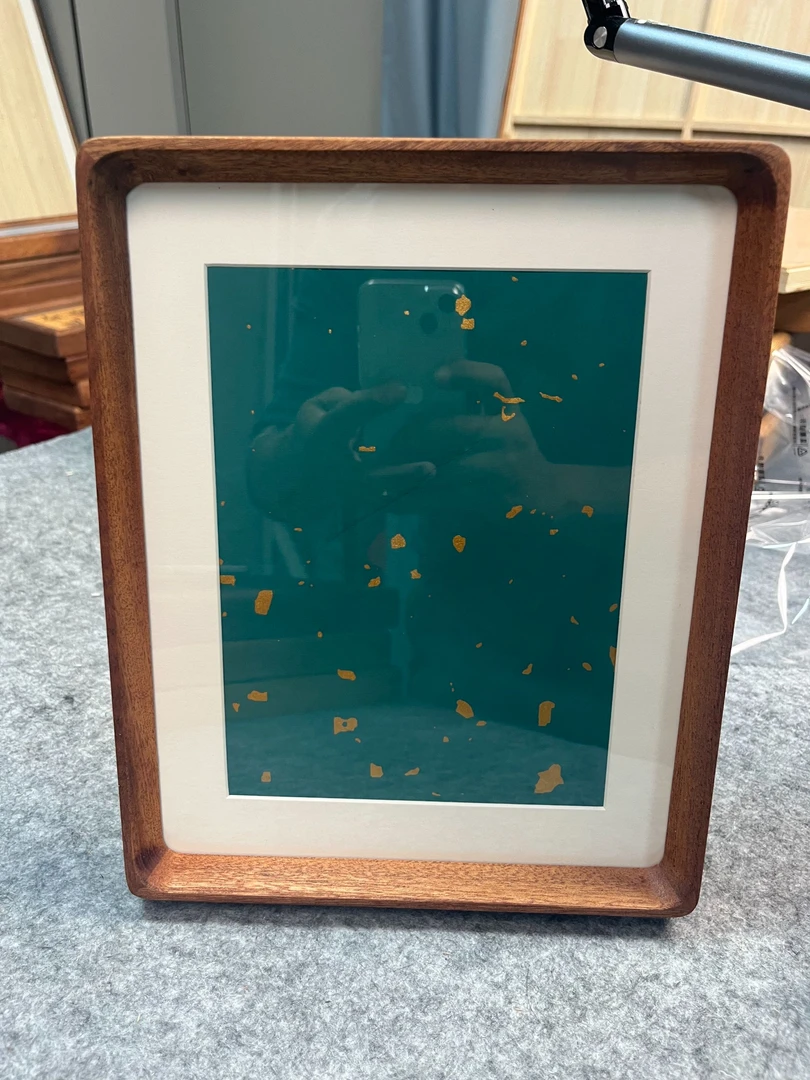 10寸（内圆外方）沙比利&金丝柚20*25实木榫卯相框摆台