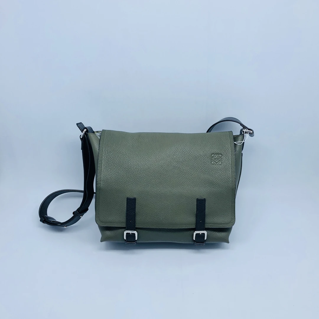 99新 LOEWE/罗意威 军绿色荔枝纹双扣单肩包/4290号