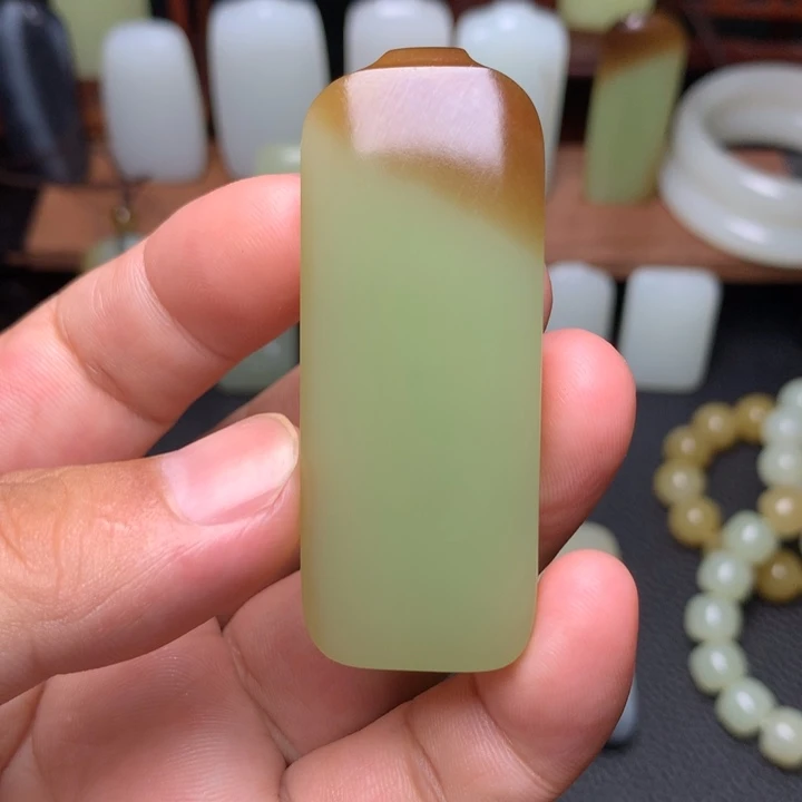 和田玉未镶嵌颈饰和*哥