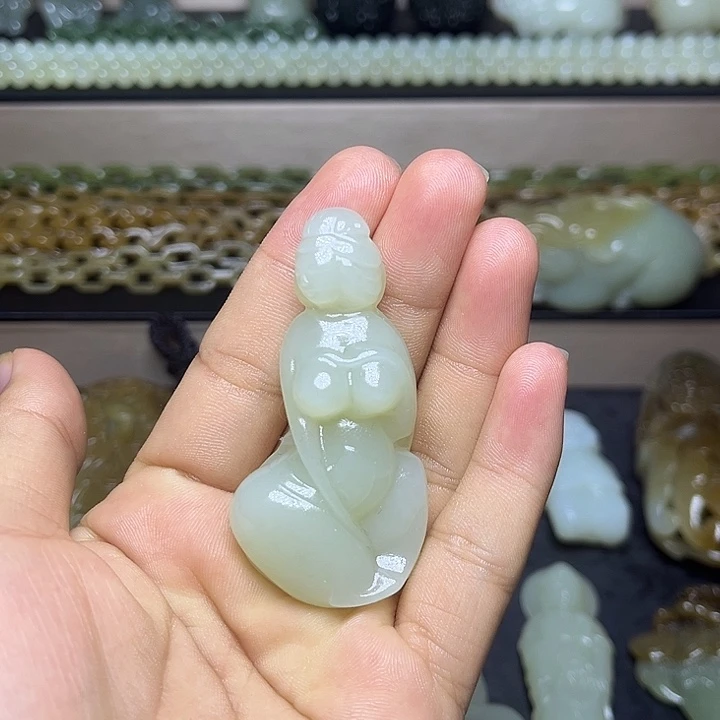 嘿***嘿颈饰未镶嵌和田玉