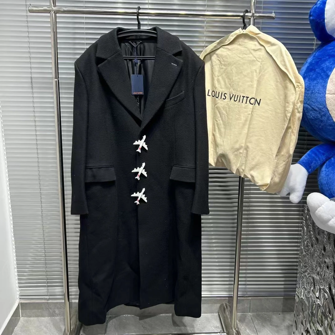 未使用 LouisVuitton/路易威登 飞机纽扣黑色长款羊毛呢大衣 52码
