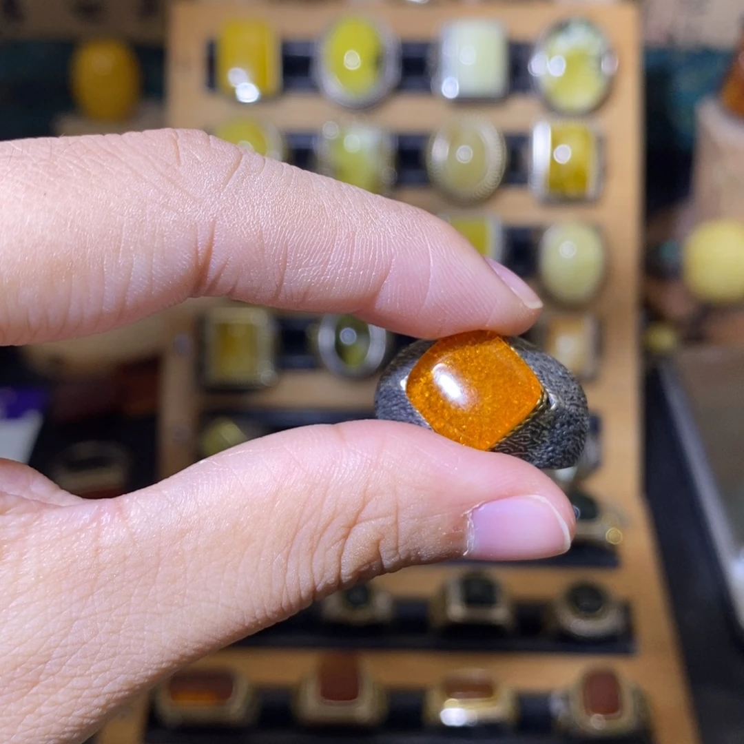 喝***柔银S925镶嵌蜜蜡戒指