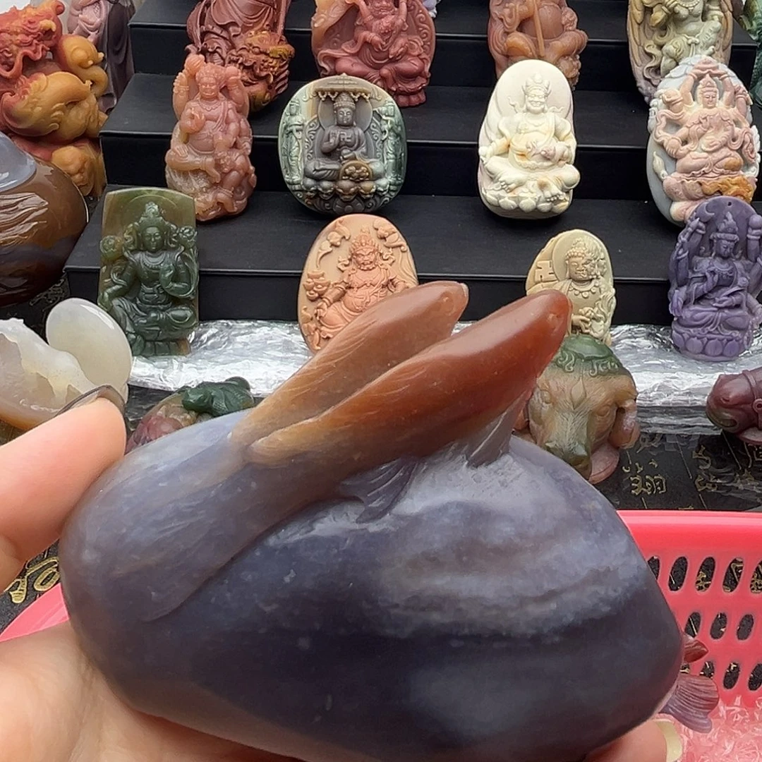 颈饰未镶嵌石英质玉