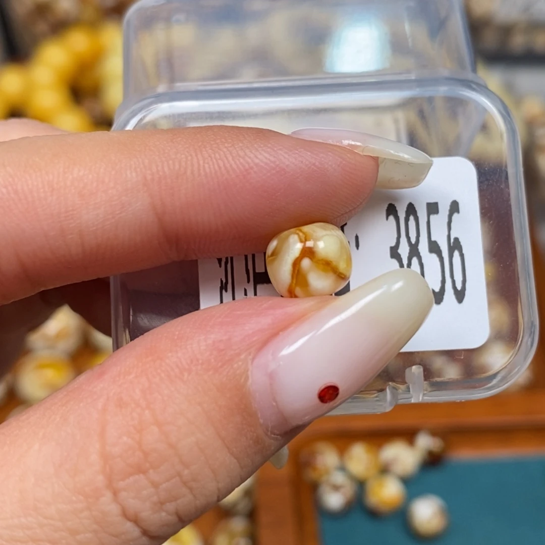 蜜蜡未镶嵌珠宝奇石3856