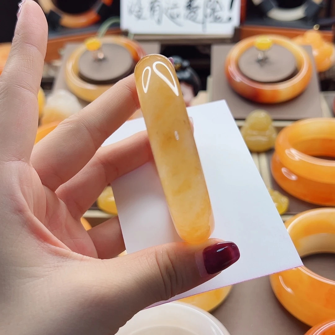 心***w未镶嵌石英质玉（黄龙玉）手镯微瑕不退换