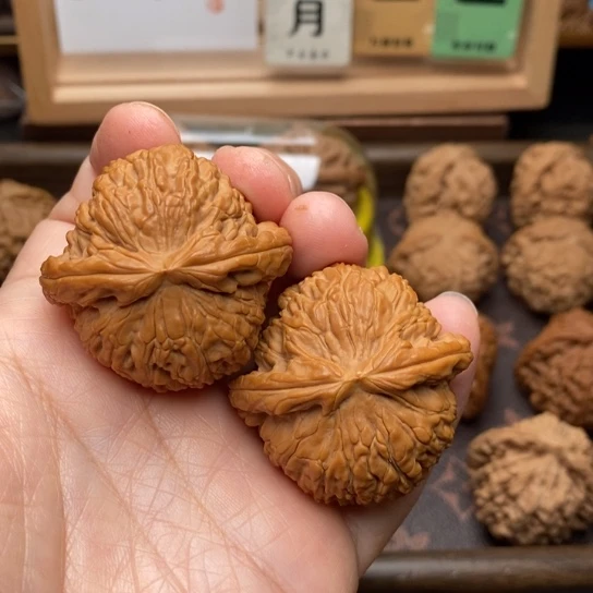 庞***瘦把件文玩核桃白狮子42