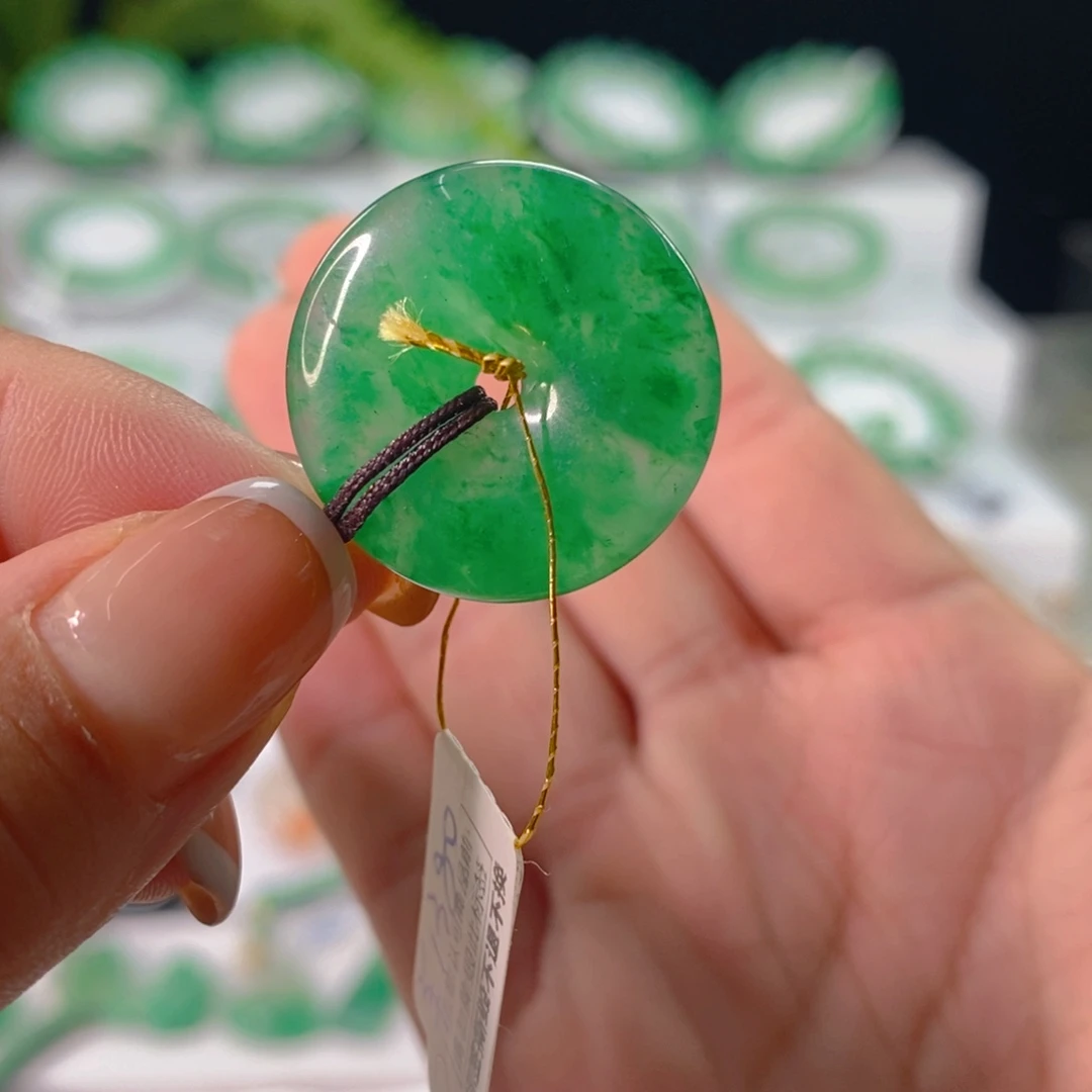 颈饰未镶嵌石英质玉