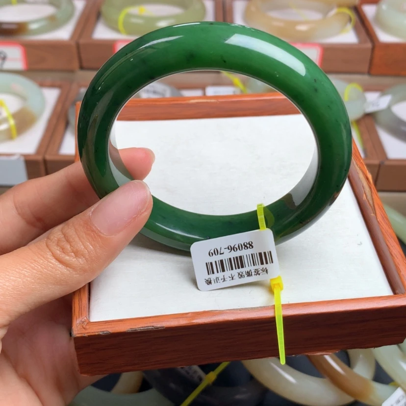 【闪购商品】和田玉手镯未镶嵌56