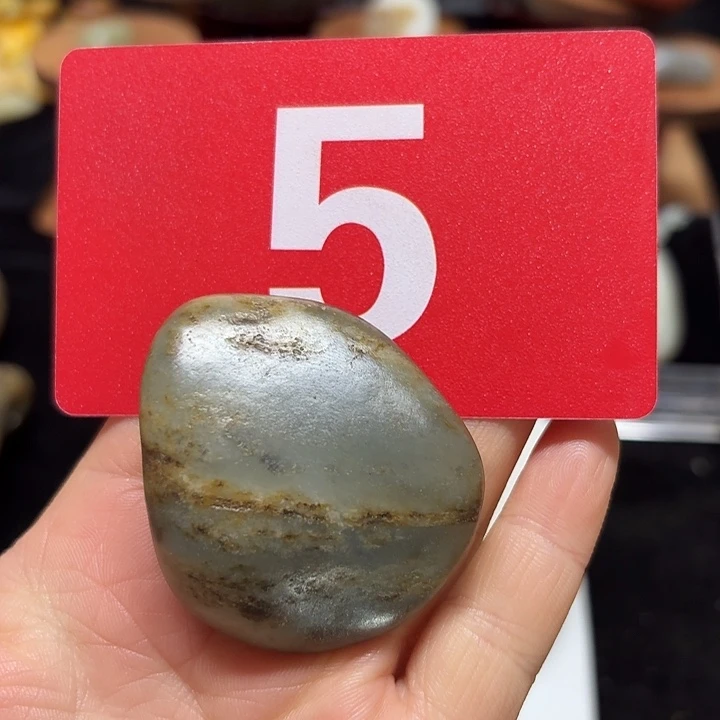 和田玉未镶嵌把件