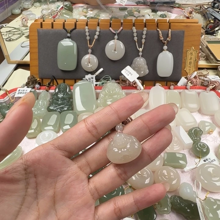 和田玉未镶嵌颈饰