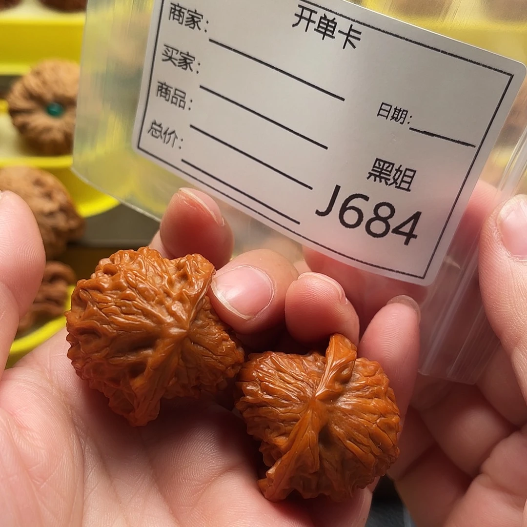 是***呀吊坠文玩核桃蛇王抱子