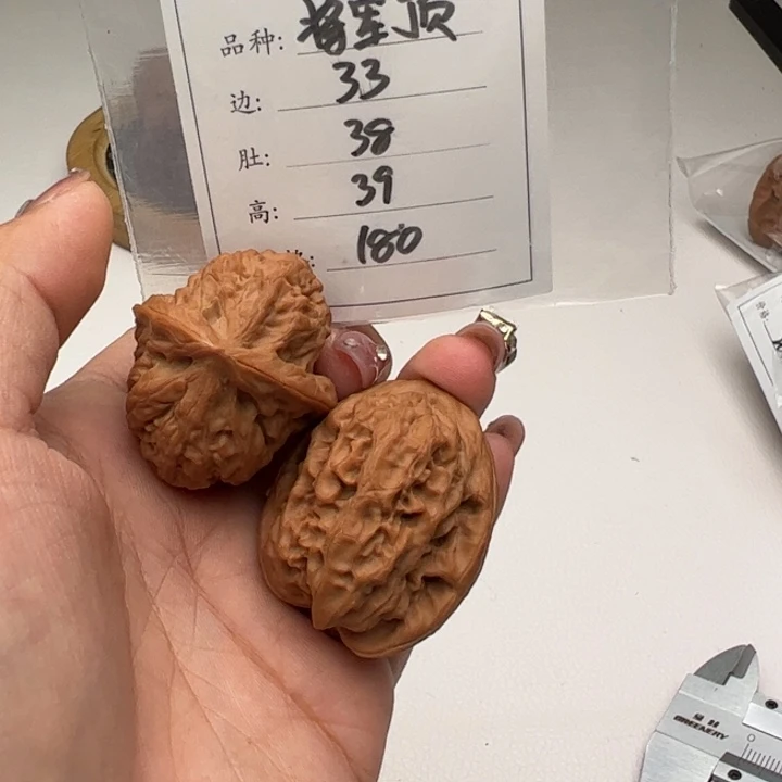 文玩核桃把件阿**！将军顶657