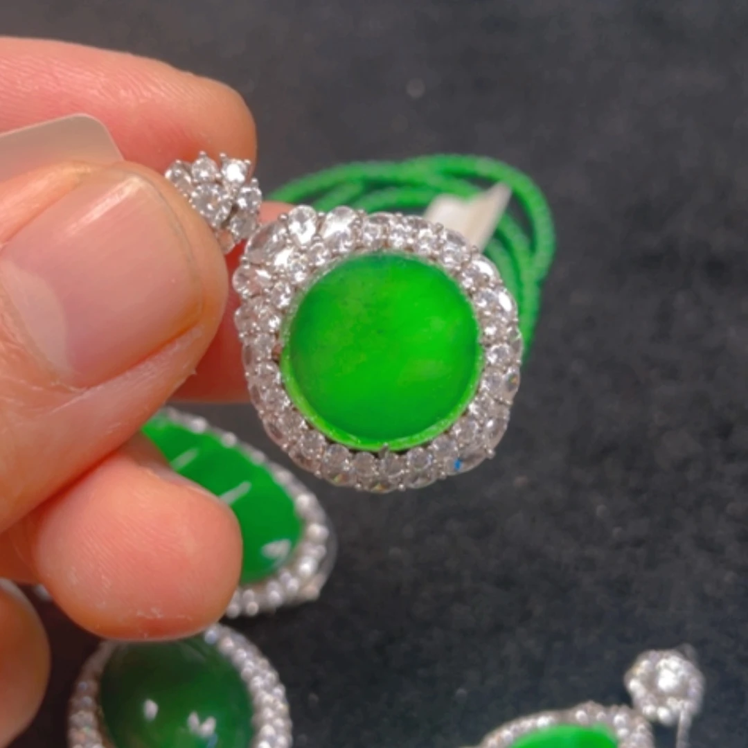 【闪购商品】颈饰银S925镶嵌翡翠吊坠