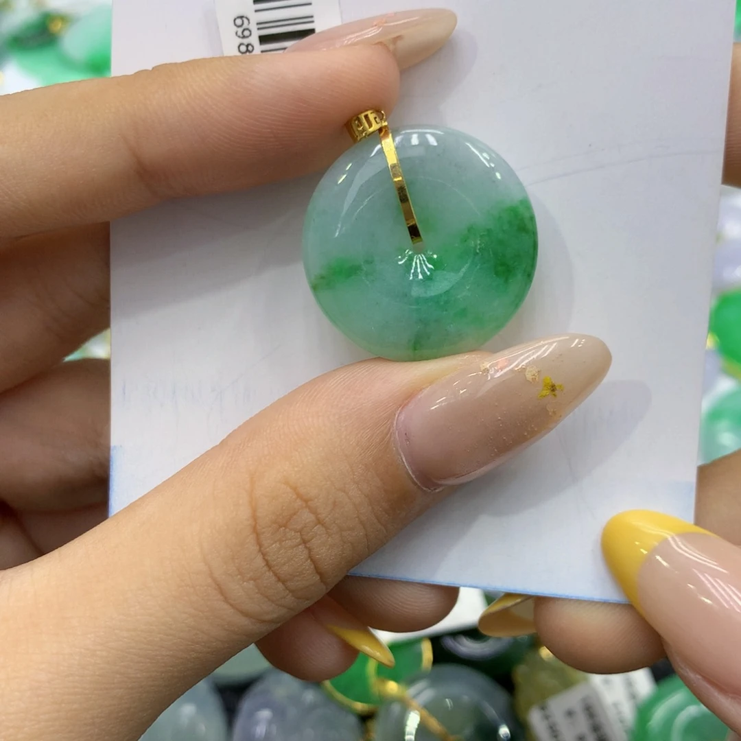 颈饰18K金镶嵌翡翠