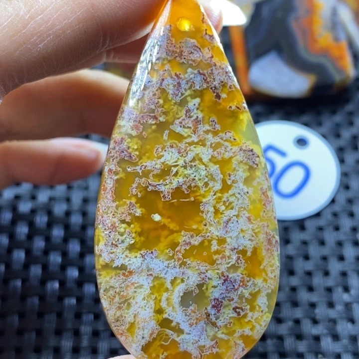 未镶嵌颈饰玛瑙/玉髓宝*