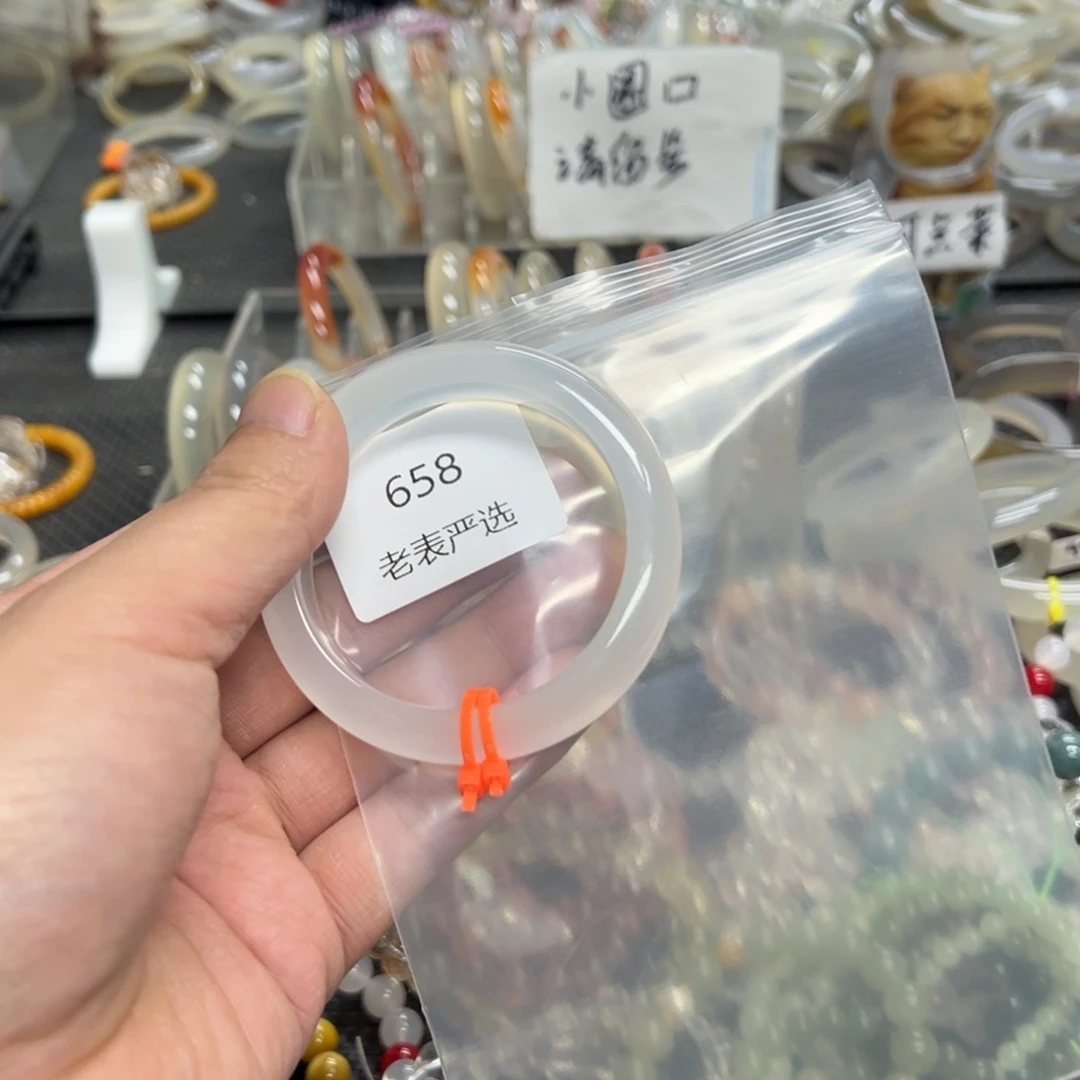 玛瑙/玉髓手镯未镶嵌落***了